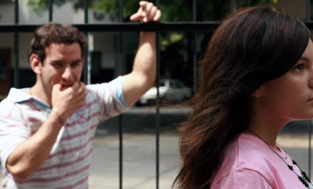 Comment arrêter une fille qui marche dans la rue ?